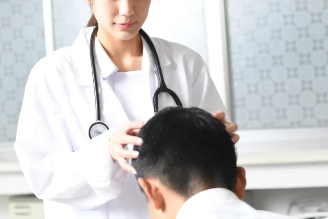 AGA初期脱毛でクリニックに相談すべきタイミングと伝え方は?