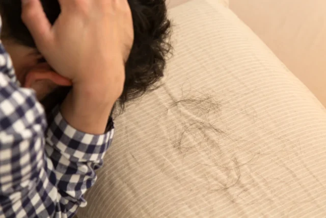 薬を飲み始めたら抜け毛が増える初期脱毛とは？