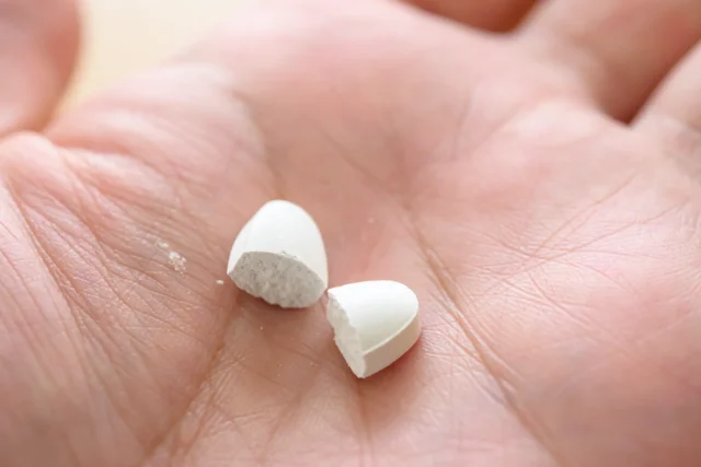 自己判断でAGA治療薬を半分に割って飲んでも問題ない？