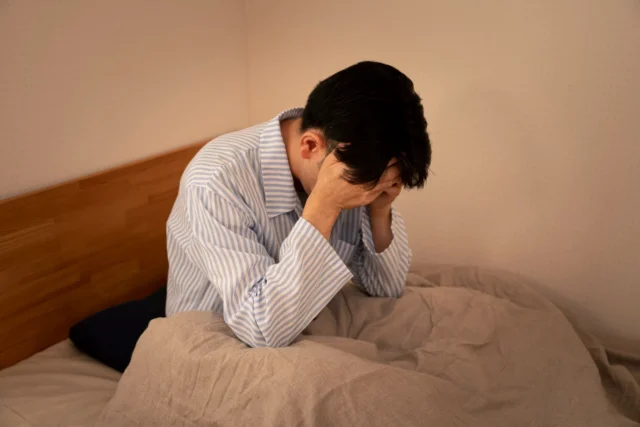 睡眠不足はAGA男性型脱毛症の原因になる？